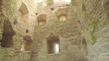 İç eski antik kale kule