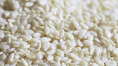 Bir yığın beyaz susam.