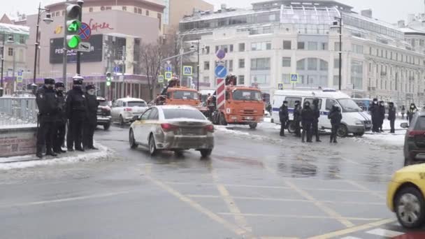 Rossgvardia och OMON i avspärrningen — Stockvideo