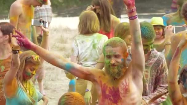 Holi Colors Festival in de natuur — Stockvideo