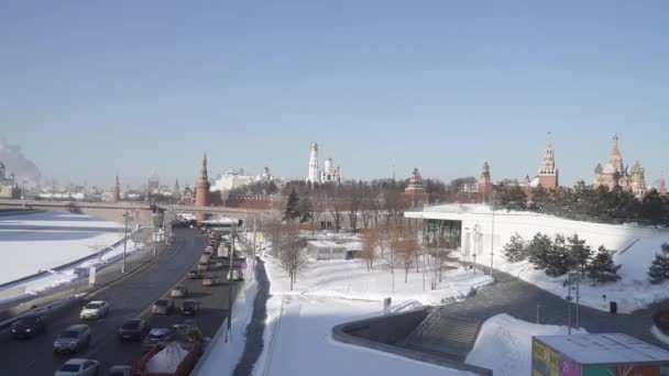 Blick auf den Kreml und das gefrorene Meer — Stockvideo
