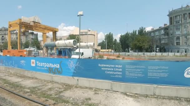 Construction de la station de métro Teatralnaya du métro Dnipropetrovsk dans la ville de Dnipropetrovsk — Video