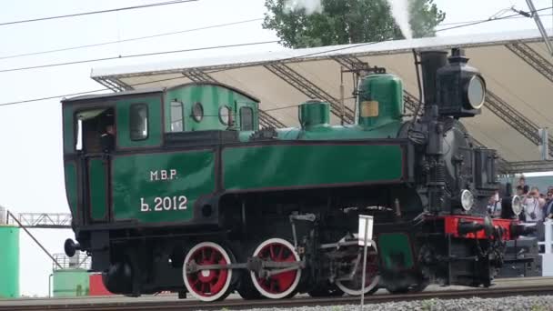 Internationale beurs voor spoorwegmaterieel en -technologieën Expo 1520. Dynamische expositie. Historische en oude stoomlocomotieven van de USSR en Rusland — Stockvideo