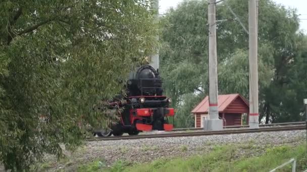 Internationale beurs voor spoorwegmaterieel en -technologieën Expo 1520. Dynamische expositie. Historische en oude stoomlocomotieven van de USSR en Rusland — Stockvideo