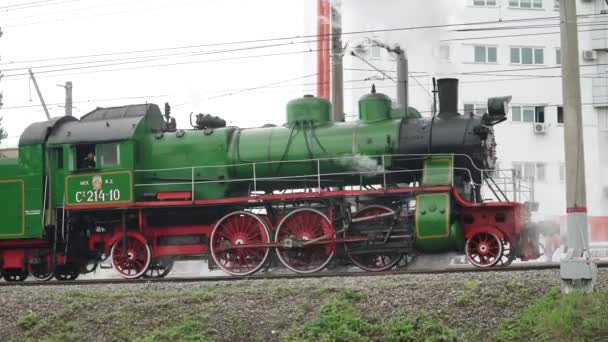 Uluslararası demiryolu ekipmanları ve teknoloji fuarı Fuarı 1520. Dinamik sergi. SSCB ve Rusya 'nın tarihi ve eski buhar lokomotifleri — Stok video