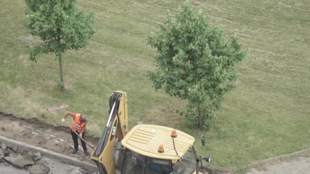 Moscou Russie Août 2021 Réparation Asphalte Avec Excavatrice Travailleurs Route — Video