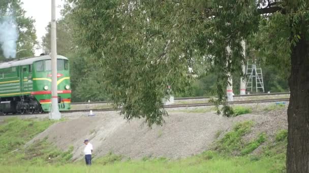 Uluslararası demiryolu ekipmanları ve teknoloji fuarı Fuarı 1520. Dinamik sergi. SSCB ve Rusya 'nın tarihi ve eski buhar lokomotifleri — Stok video