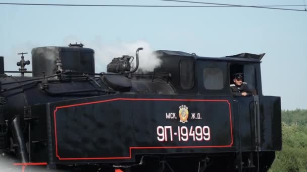 Feira internacional de equipamentos e tecnologias ferroviárias Expo 1520. Exposição dinâmica. Locomotivas a vapor históricas e antigas da URSS e da Rússia — Vídeo de Stock