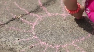 Güneş çocuk çizer