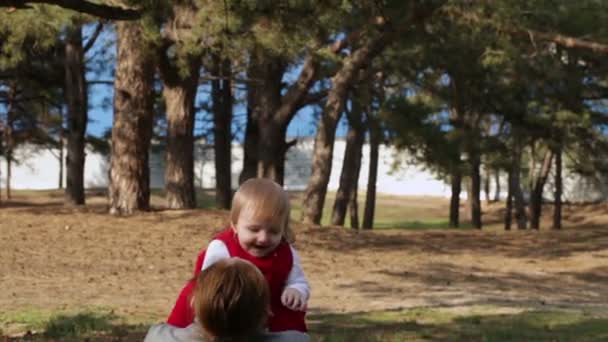 Enfant et mère d'un an — Video