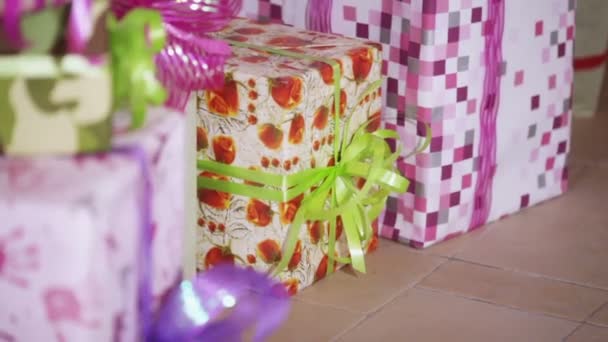 Schachteln mit Geschenken — Stockvideo