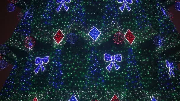 Iluminação na árvore de Natal — Vídeo de Stock