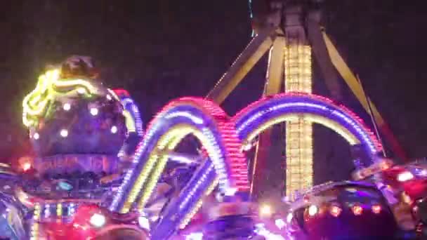 Dansende carrousel — Stockvideo