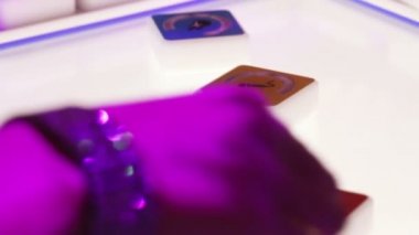 Interactive music tablo