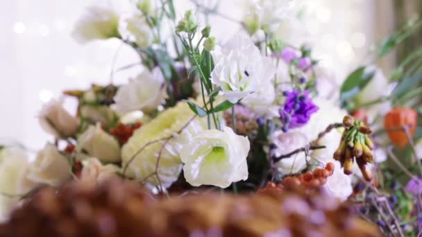 Елемент весільного хліба з квітами — стокове відео