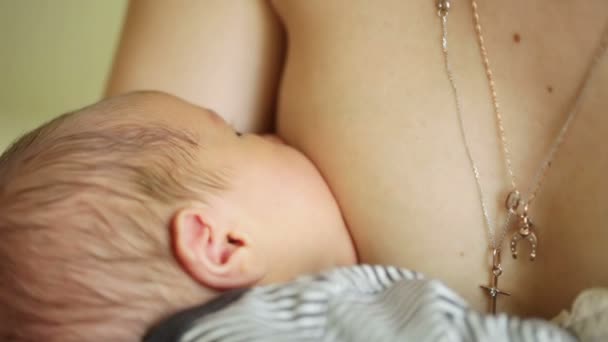 Karmienie piersią dziecka — Wideo stockowe