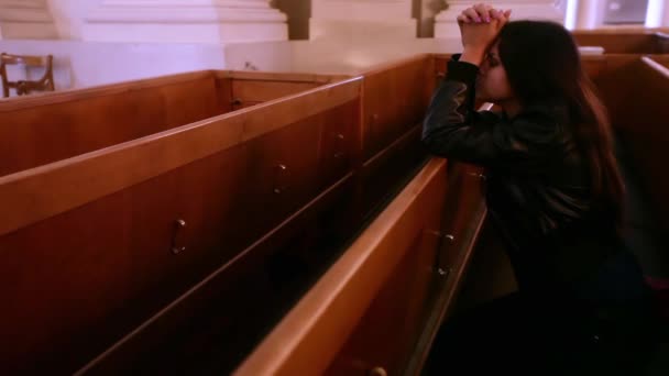 Praying girl in church — Stock Video