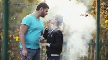 Et ve balık Barbekü ortasında çiftiz