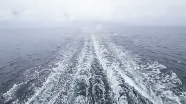 Suivez le ferry sous la pluie — Video