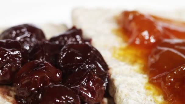 Pane croccante con marmellata — Video Stock