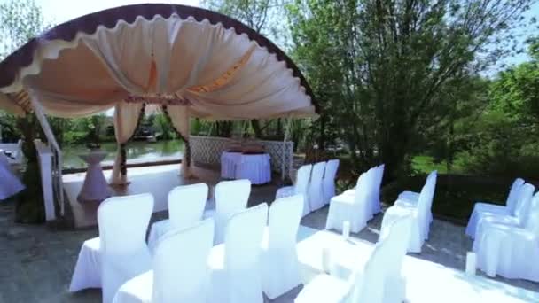 Свадебная церемония на реке — стоковое видео