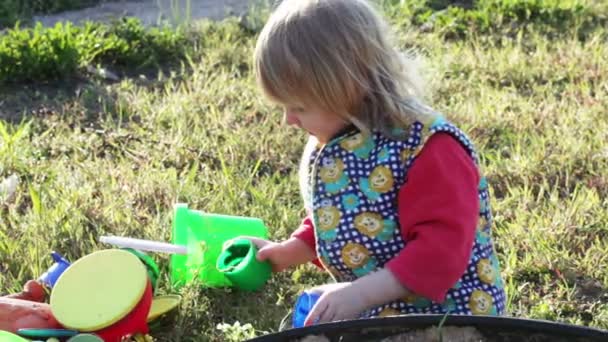 Girl in sandbox — Stock Video