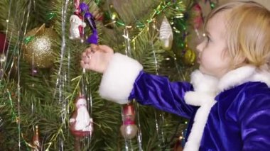 Candy Noel ağacı ve kız