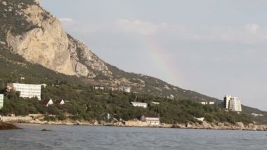 Gökkuşağının üstünde deniz