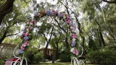 Düğün kemer dekore edilmiş