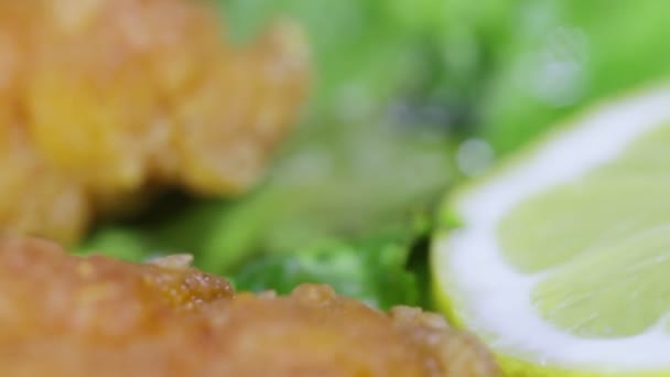 Fish roe on leaves of lettuce — Stock Video