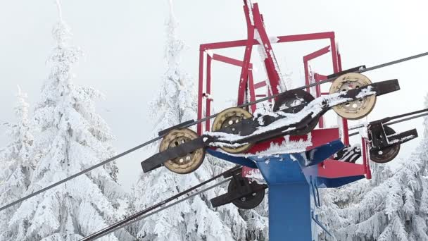 Pendiente de montaña en nieve — Vídeo de stock