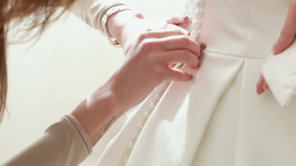 Lacing vestido de noiva — Vídeo de Stock
