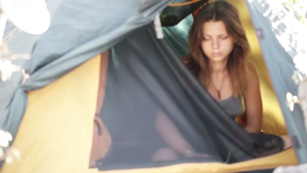 Ochtend in tent — Stockvideo