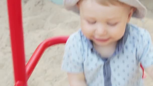 Child on swing — Stock Video