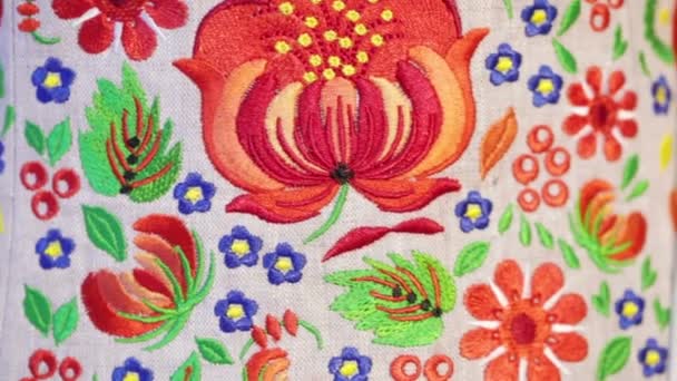 Chemise nationale de broderie — Video