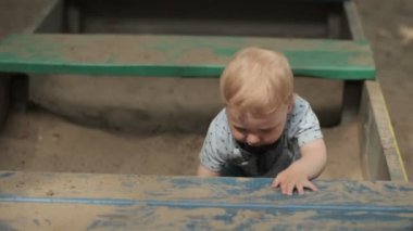 Anne ile bebek sandbox