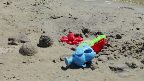 Jouets sur la plage — Video