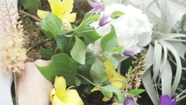 创建装饰花束 — 图库视频影像