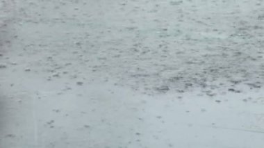 Granit üzerine yağmur