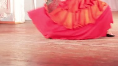 Sahne Alanı'nda İspanyol dansı