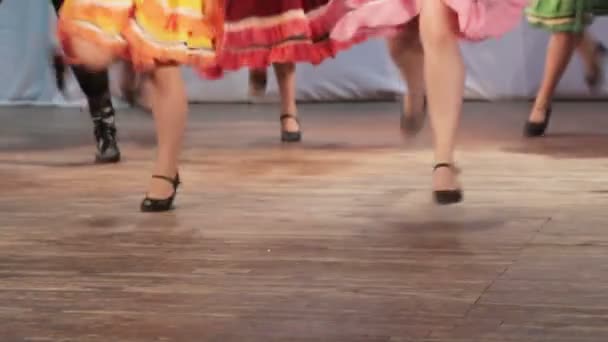 Русский народный танец на сцене — стоковое видео