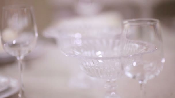 Table servie avec verres — Video