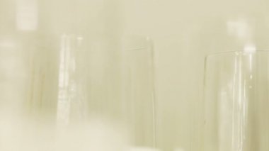 Şampanyalar şişeleme