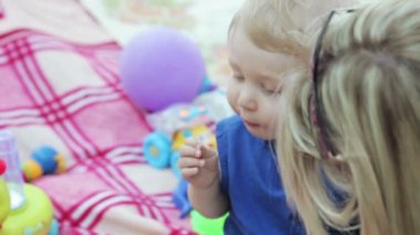 Bebek kurabiye ve süt ile