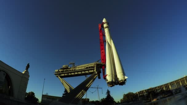 Modelo de cohete Vostok en VDNH — Vídeo de stock