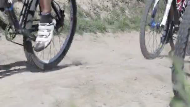 Bicyclists yarışmalar — Stok video