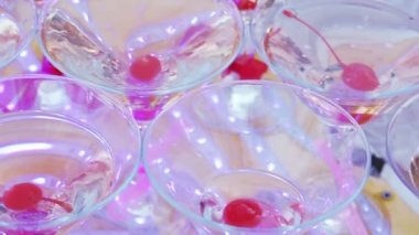 Bardak şampanya yasaktır