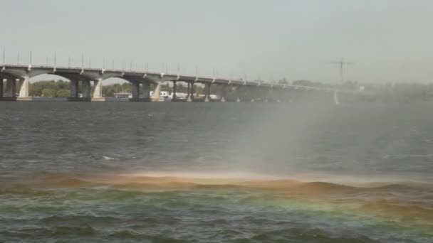 Arco iris en fuente — Vídeo de stock