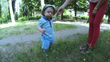 bebek çocuk yürümeyi öğrenme