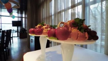 Ziyafet üzerinde meyve